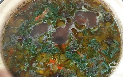 В конце добавить лаврушку и укроп. 5 минут кипения и наш грибной супчик готов. Подавать порционно. Приятного аппетита. 