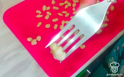 Получается такой завиток, как на фото. 