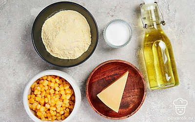 Воду прогрейте до температуры 40-60 градусов. Муку можете не просеивать.