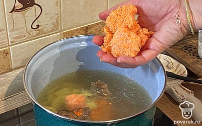 Добавьте потертую морковь.