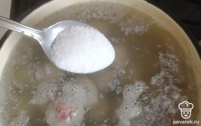 Суп нужно посолить. 