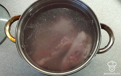 Нальём воду и поставим на огонь. Варим примерно 30 минут.