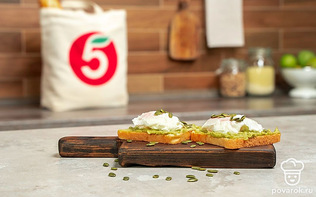 Тост с авокадо и яйцом — Рецепт с фото