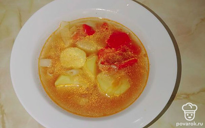 Подавать порционно. Картофель, овощи, лагман выложить в тарелку и залить бульоном. 