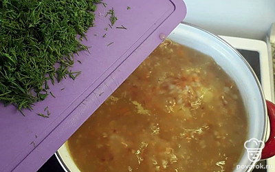 Как готов супчик, добавляем зелень и варим ещё 5 минут. Солим по вкусу.