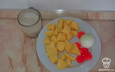 Остальные ингредиенты почистить, помыть. Крупно порезать. 