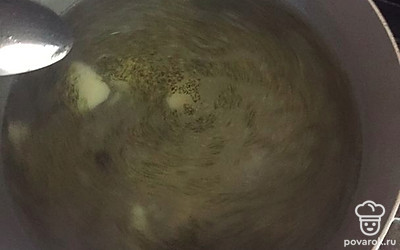 Через минут 10 приготовится рис, можно накладывать и кормить свою семью! Приятного аппетита!