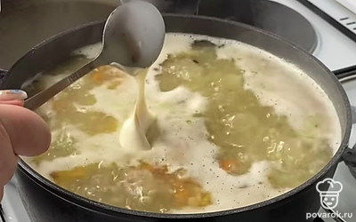 Следом сливочный сыр, все перемешать.