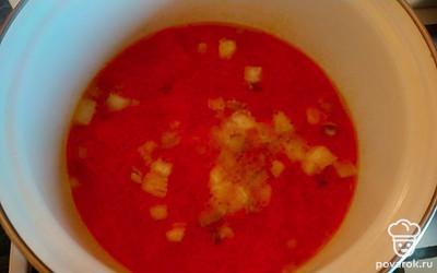 Посолите и поперчите по вкусу. Варите до готовности минут 10-15.