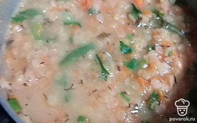 Варим до готовности чечевицы. Довавить приправ по вкусу и свежую зелень. 