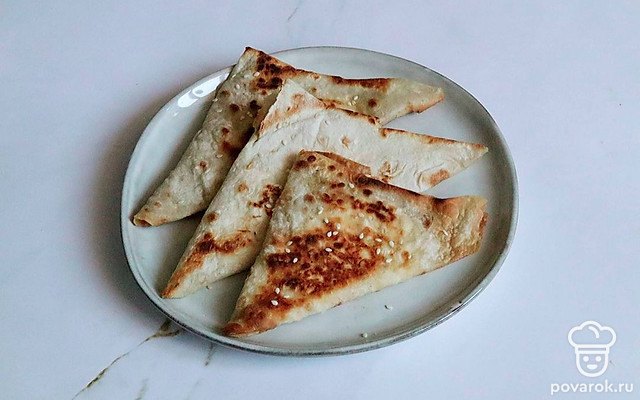 Конвертики из лаваша с сыром и творогом — Рецепт с фото