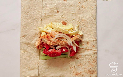 Выкладываем начинку.