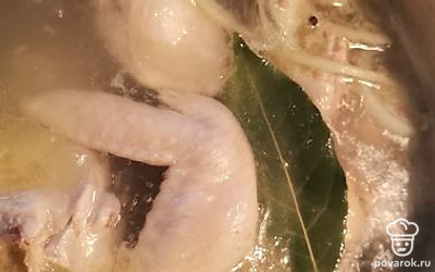 Варим ещё полчаса после вскипания, но уже на тихом огне. Можно варить дольше, зависит от насыщенности, которую хотите получить. 