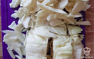 Тем временем режем капусту. 