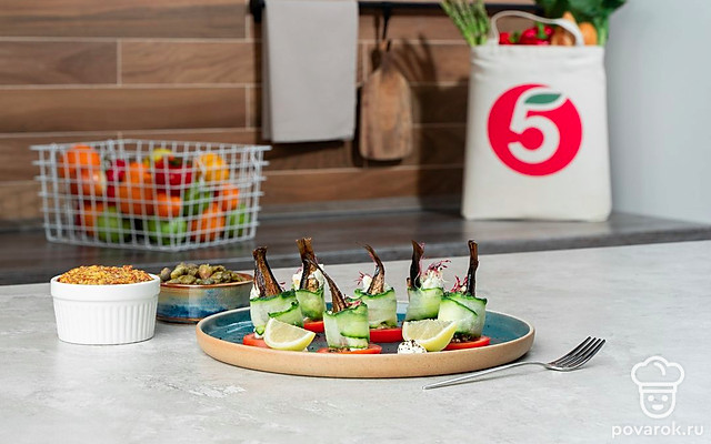 Закуска шпроты в огурце — Рецепт с фото