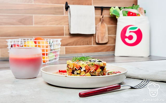 Аджапсандал на листьях салата — Рецепт с фото