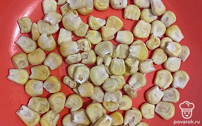 Добавляем кукурузу.