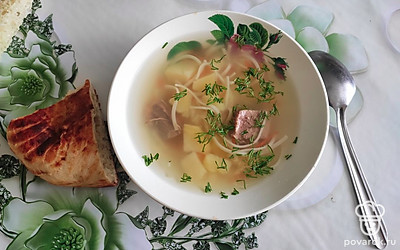 Суп подавать горячим в глубоких тарелках, добавив мелко нарезанный укроп, с кусочком чёрного хлеба или лепешки.