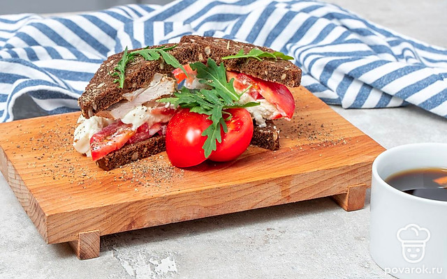 Сэндвич с филе индейки и бурратой — Рецепт с фото