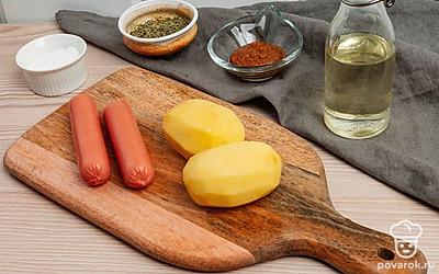 Подготовьте необходимые ингредиенты. Помойте и почистите картофель.