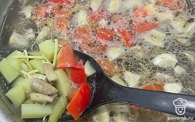 Добавить лапшу.