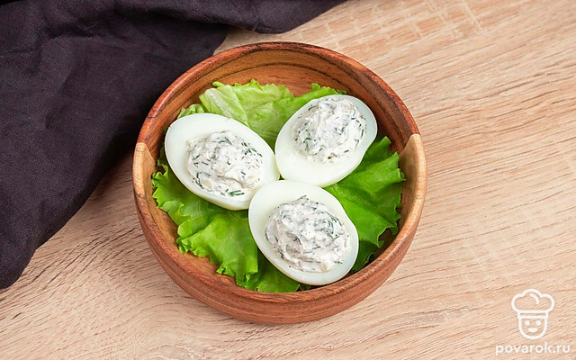 Яйца, фаршированные творожным сыром и укропом — Рецепт с фото