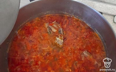 Отправить туда же пассерованные овощи.