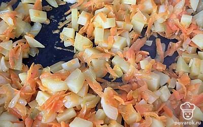 Обжариваем все до золотистой корочки.