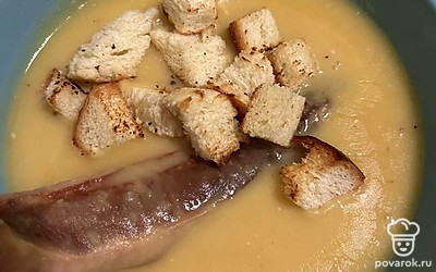 Подаем порционно, с гренками.