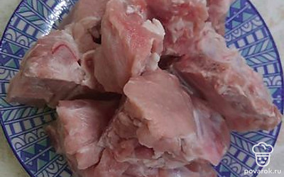 Помыть мясо.