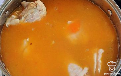 Налить кипяченой воды. 