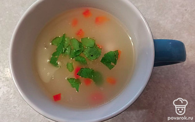 Подавайте порционно, украсив зеленью.