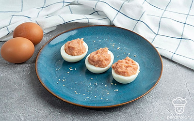 Закуска готова и ждет своей подачи к столу.