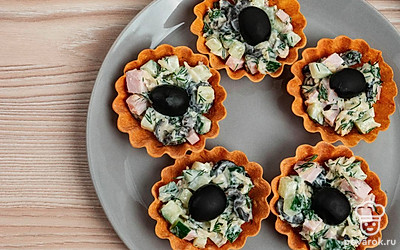 Перед подачей украсьте маслинами.