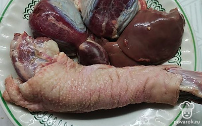 Вот такие у нас потрошки: шея, пупок, желудок, печень, сердечко.
