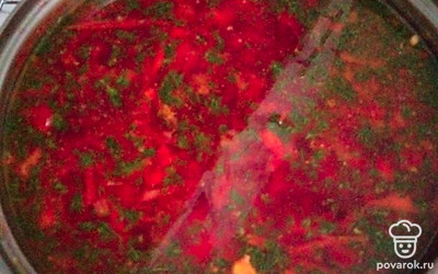 Убираем с плиты и добавляем укроп. Даем постоять и подаем на стол.