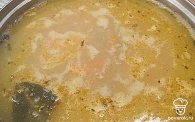 В конце варки добавить специи, лавровый лист и, если не хватает соли, добавить.