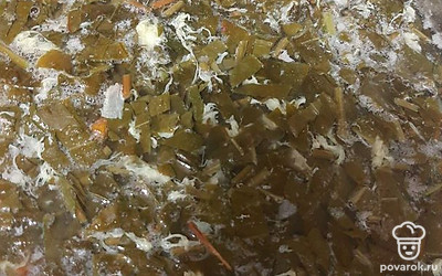 Добавляем щавель в кастрюлю и выключаем плиту. Наш суп готов.