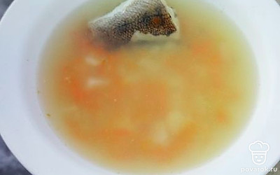 Положите в тарелку и наслаждайтесь вкуснейшей ухой! При желании можно добавить зелени.