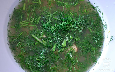 Уху подаем с мелко нарезанным укропом. Приятного аппетита !