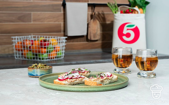 Канапе с редисом и анчоусами — Рецепт с фото