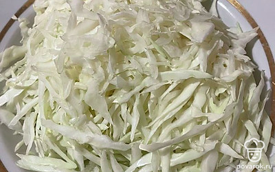 Шинкуем капусту.