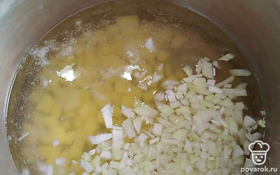 Далее положить лук.