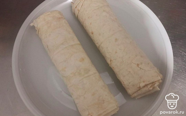 Рулетики из лаваша с сосиской — Рецепт с фото