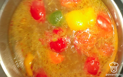 Нарезать и добавить в суп картошку, посолить ,поперчить и добавить куркуму, варить до готовности картошки.