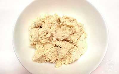 Подавайте закуску к столу с бутербродными сухарями и зеленью петрушки. Приятного аппетита!