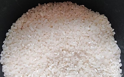 Рис промыть, убрать мусор.