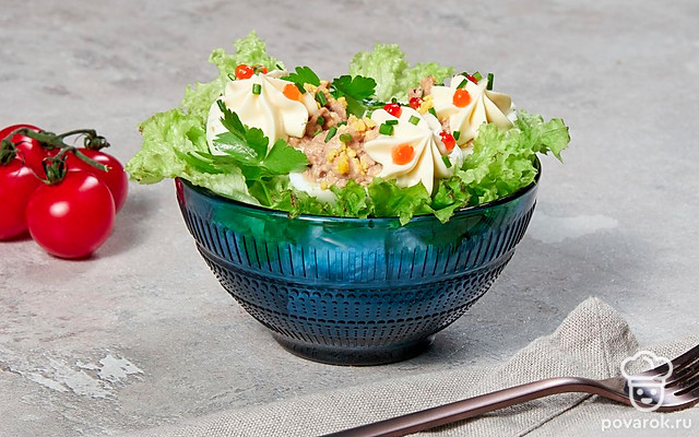 Яйца, фаршированные нежной печенью трески — Рецепт с фото