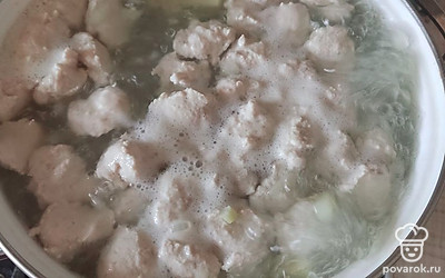 Фрикадельки потихоньку начинают всплывать.