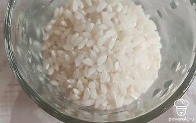 Затем добавляем промытый рис и все варим 15 минут.